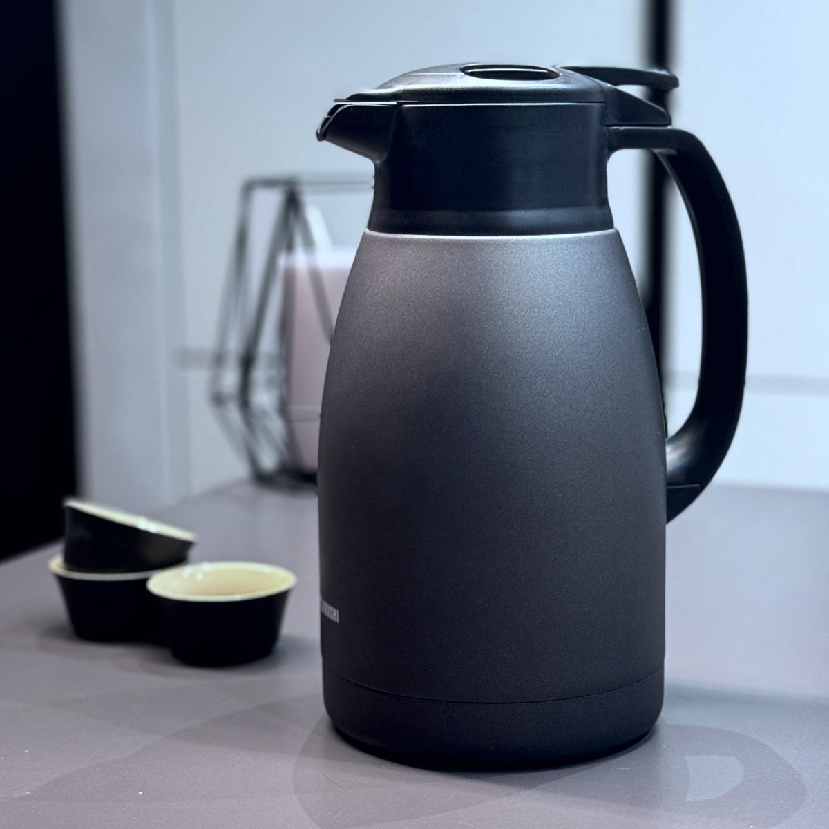 Термос-кувшин Zojirushi SH-HS15C 1.5 л чорний матовий Термос-кувшин Zojirushi SH-HS15C 1.5 л чорний матовий