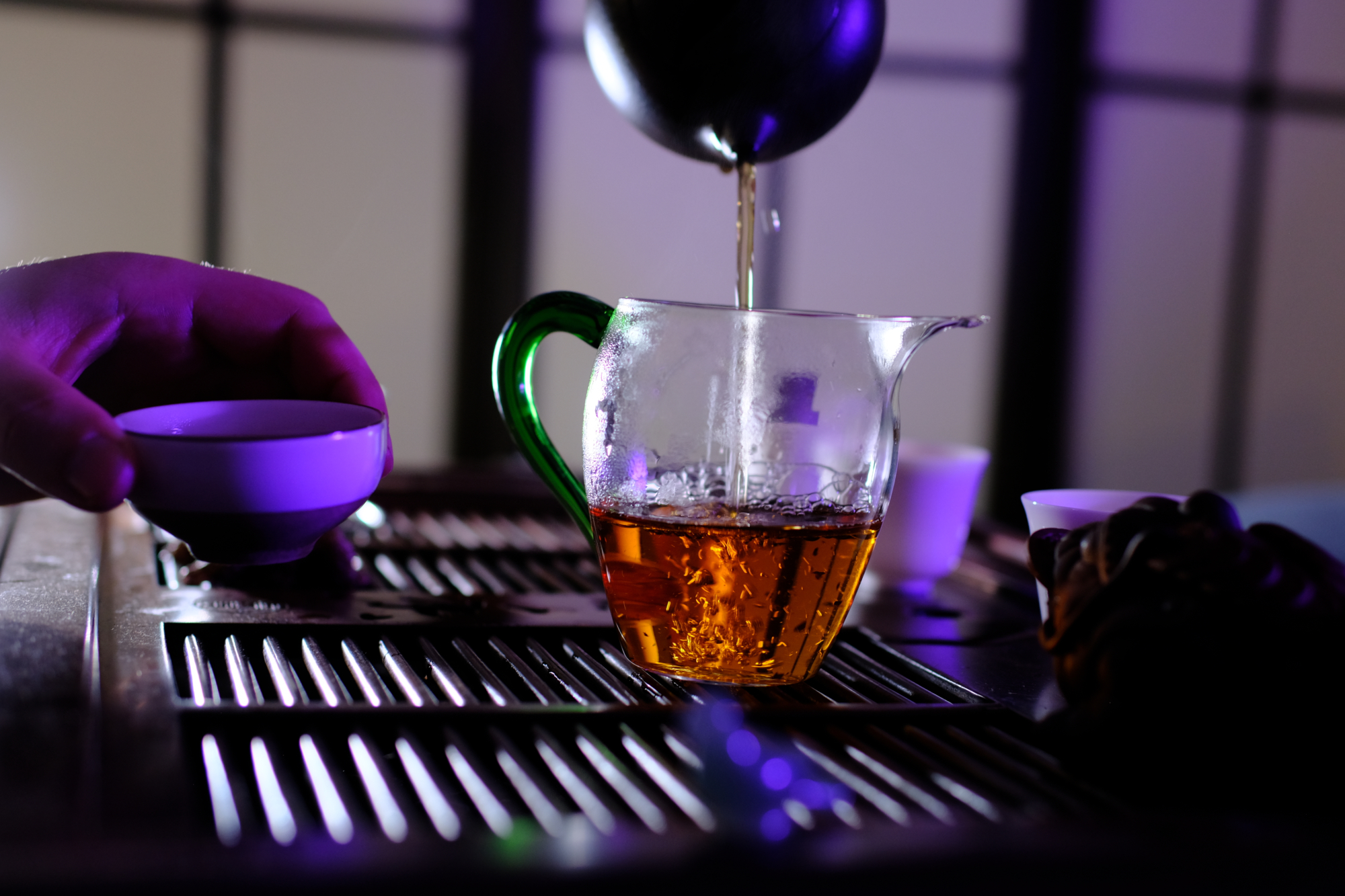 Процес заварювання чаю &mdash; чахай, піала і чабань у Nicetea, Київ